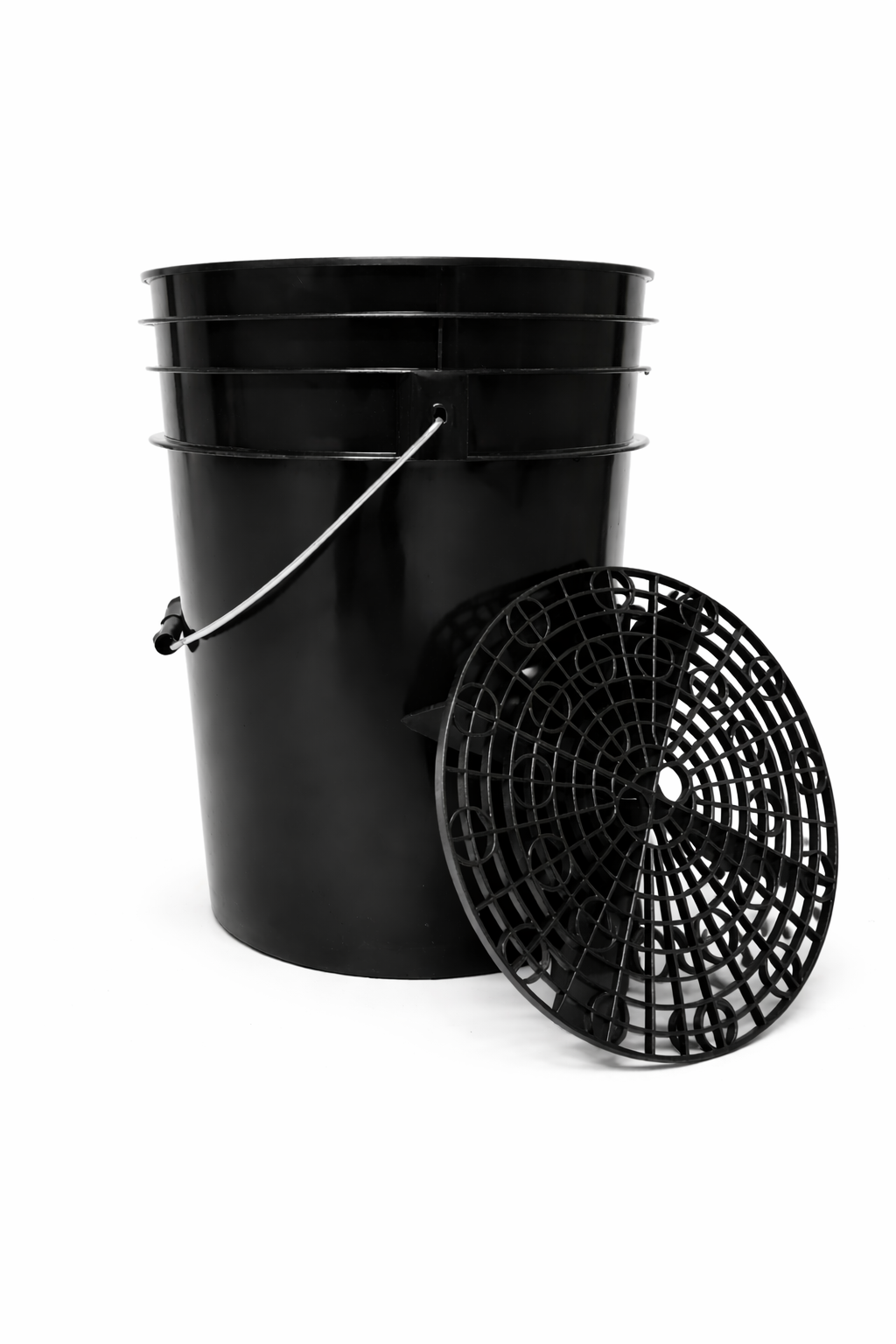BLACK BUCKET WITH GRIT GUARD 20L